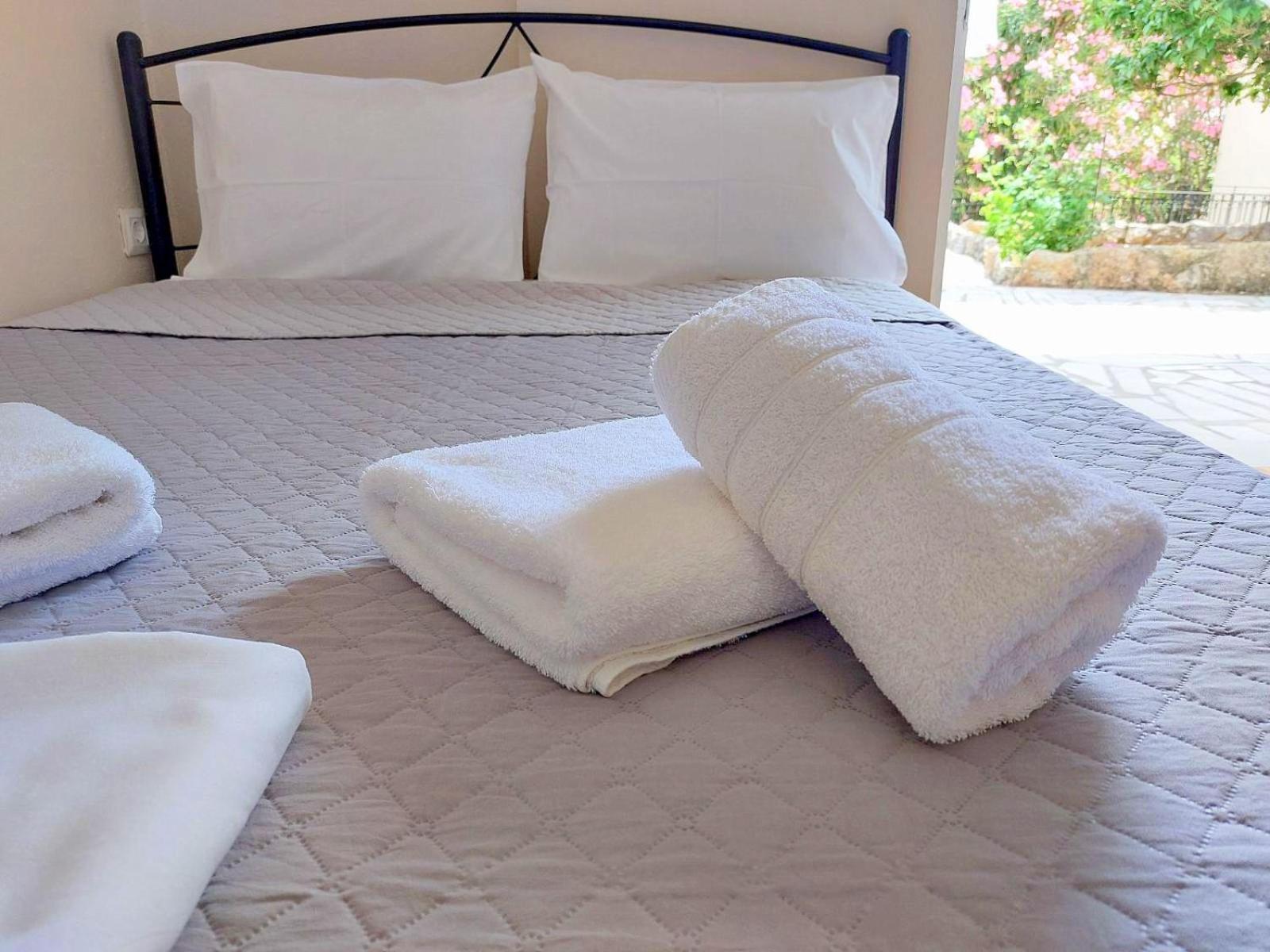 Estia Holiday Apartment & Studio Вати Экстерьер фото